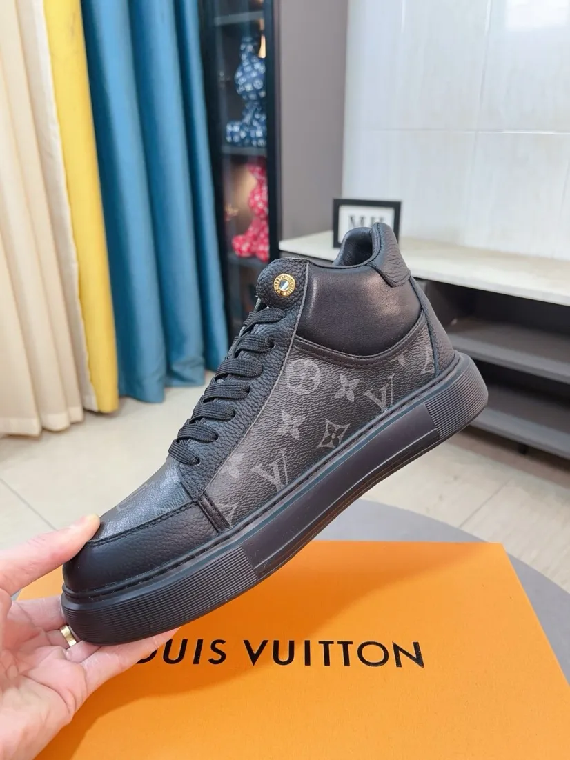 Ex-factory price 438🌹🌹【LOUIS VUITTON】Same style on Louis Vuitton* official website🚹Men's high-top casual shoes❤️Same style as popular celebrities and big names ~ Best-selling at home and abroad Lv focuses on the checkerboard series...Imported first-layer cowhide with special fabrics➕Full sheepskin lining➕Brand-specific hollow outsole💎Produced by OEM The highest version🔍🔍Number of codes: 38-44,